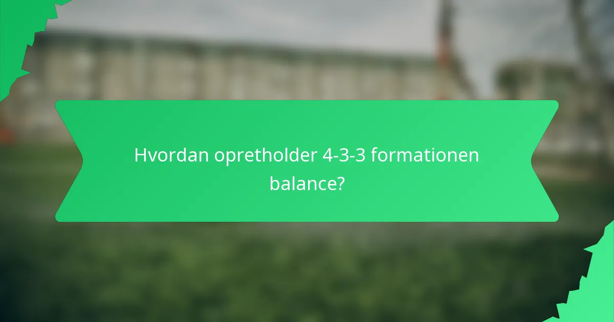 Hvordan opretholder 4-3-3 formationen balance?
